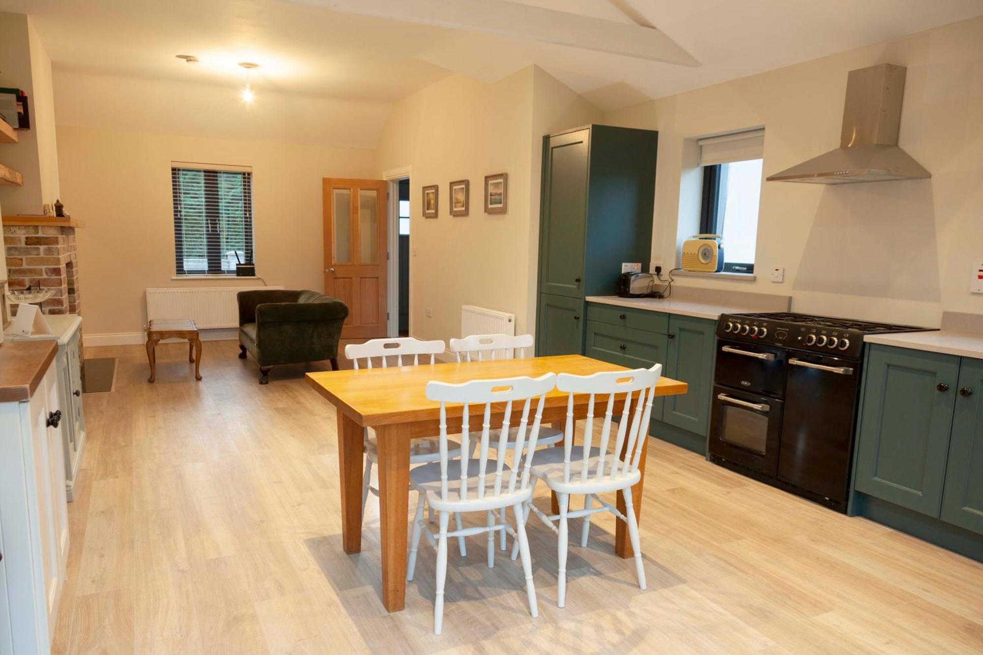 Lavender Cottage - 2 Bedroom Home Нюбридж Екстериор снимка